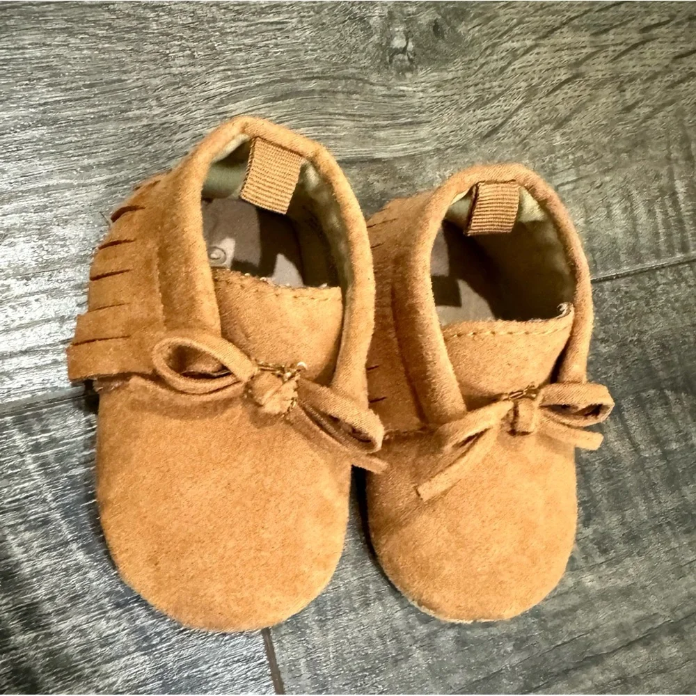 Baby Girl Old Navy Brown Suede Moccasins shoes with Bow 0-3 month